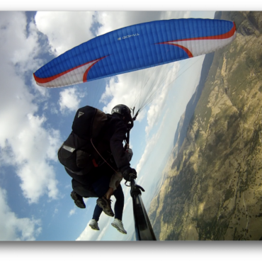 Acrobacia en parapente barrena